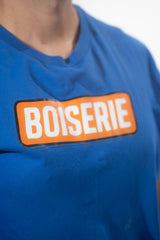 LE T-SHIRT BLEU BOISERIE ORANGE
