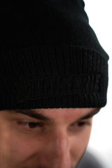 LE BONNET NOIR POMPON NOIR