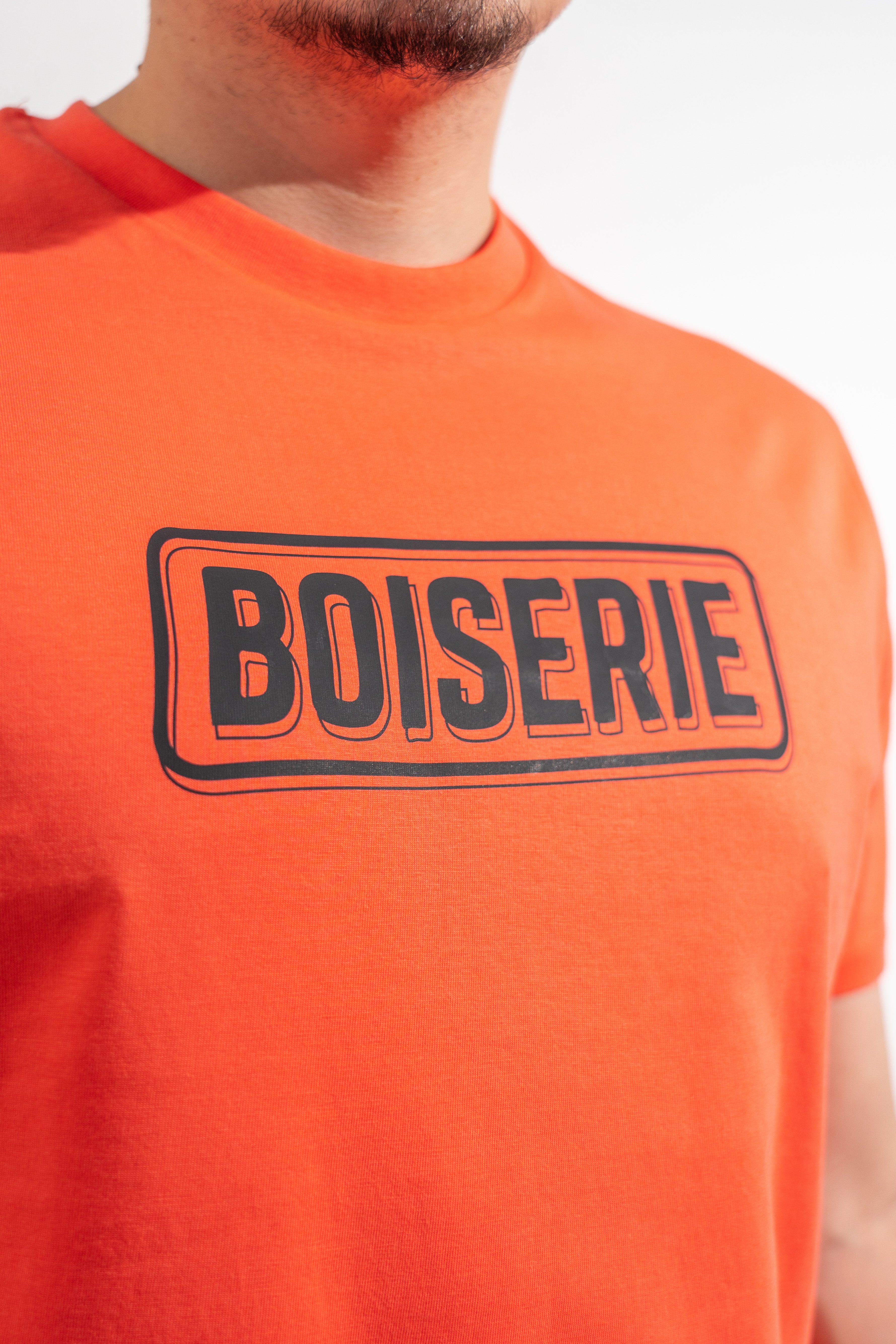 LE T-SHIRT ORANGE BOISERIE NOIR