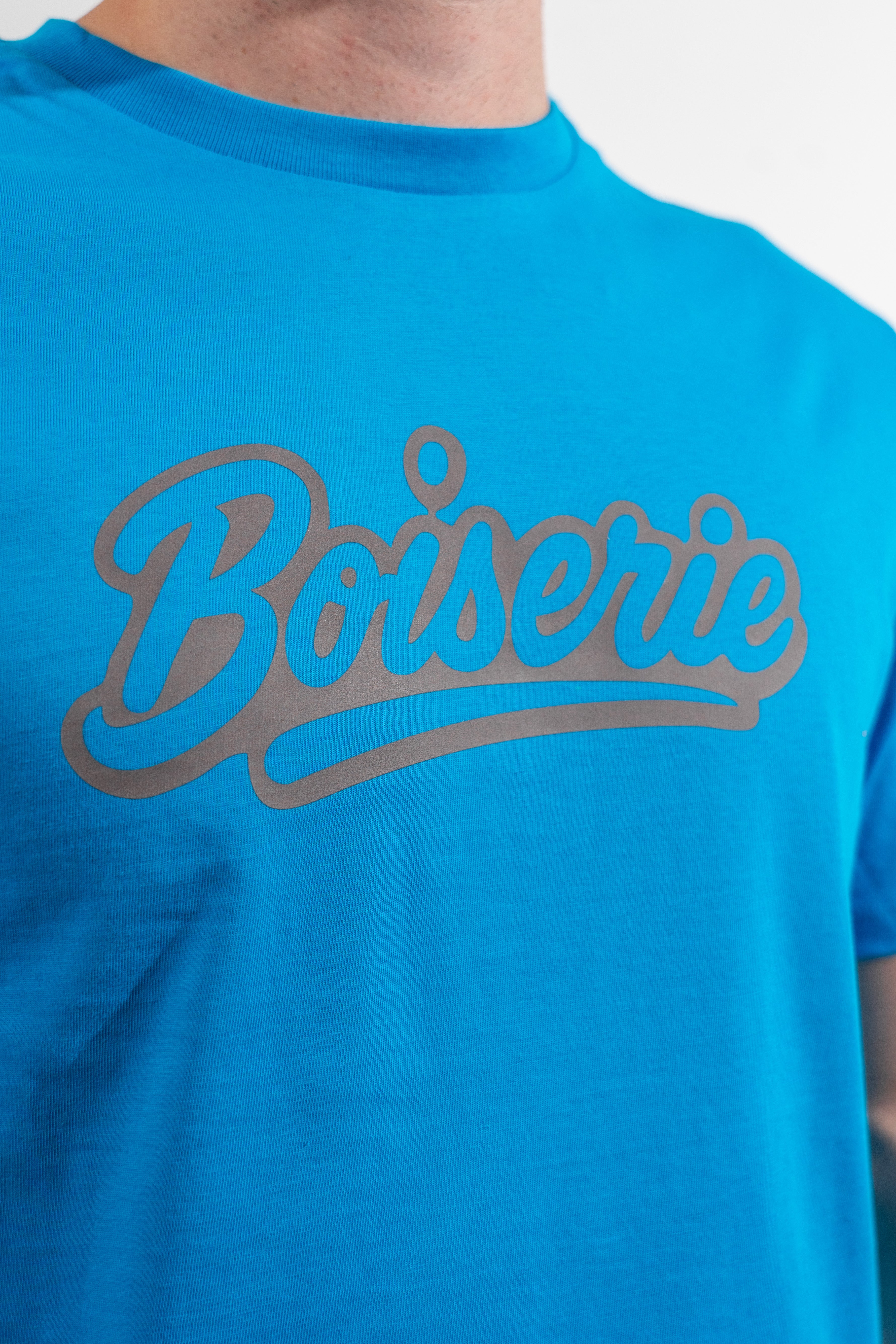 LE T-SHIRT BLEU BOISERIE GRIS