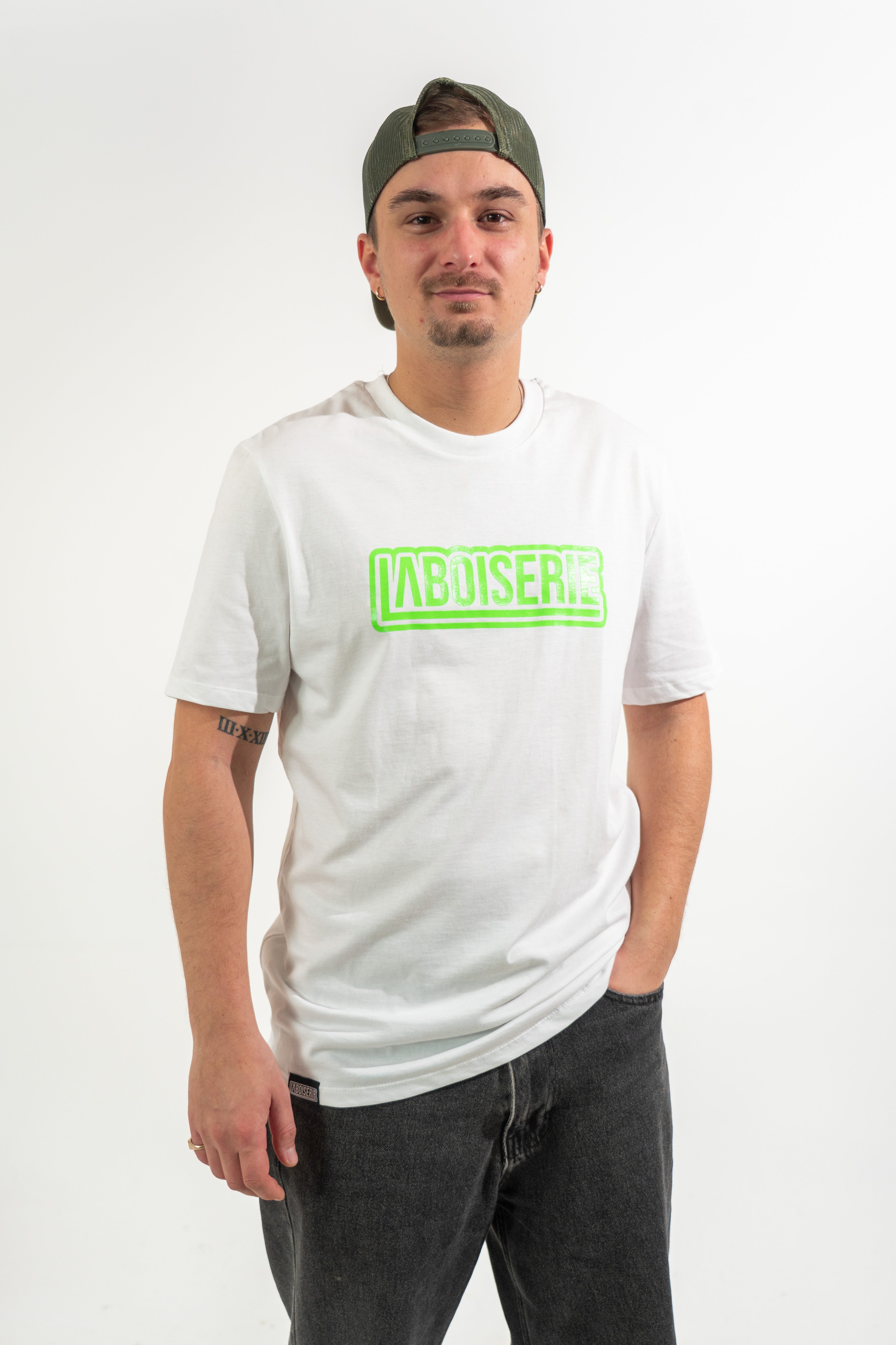 T-SHIRT FLUO BOISERIE BLANC